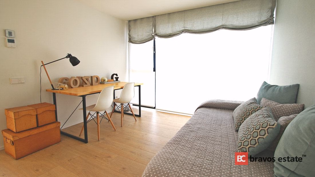 Beachside 4-Bedroom Villa in Alicante - 4