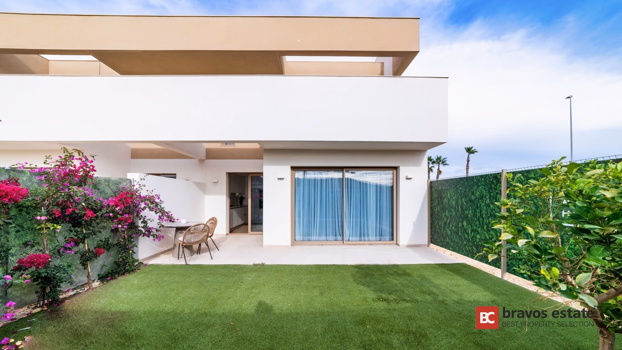 Bungalow Espacioso de 4 Dormitorios en Alicante - 17