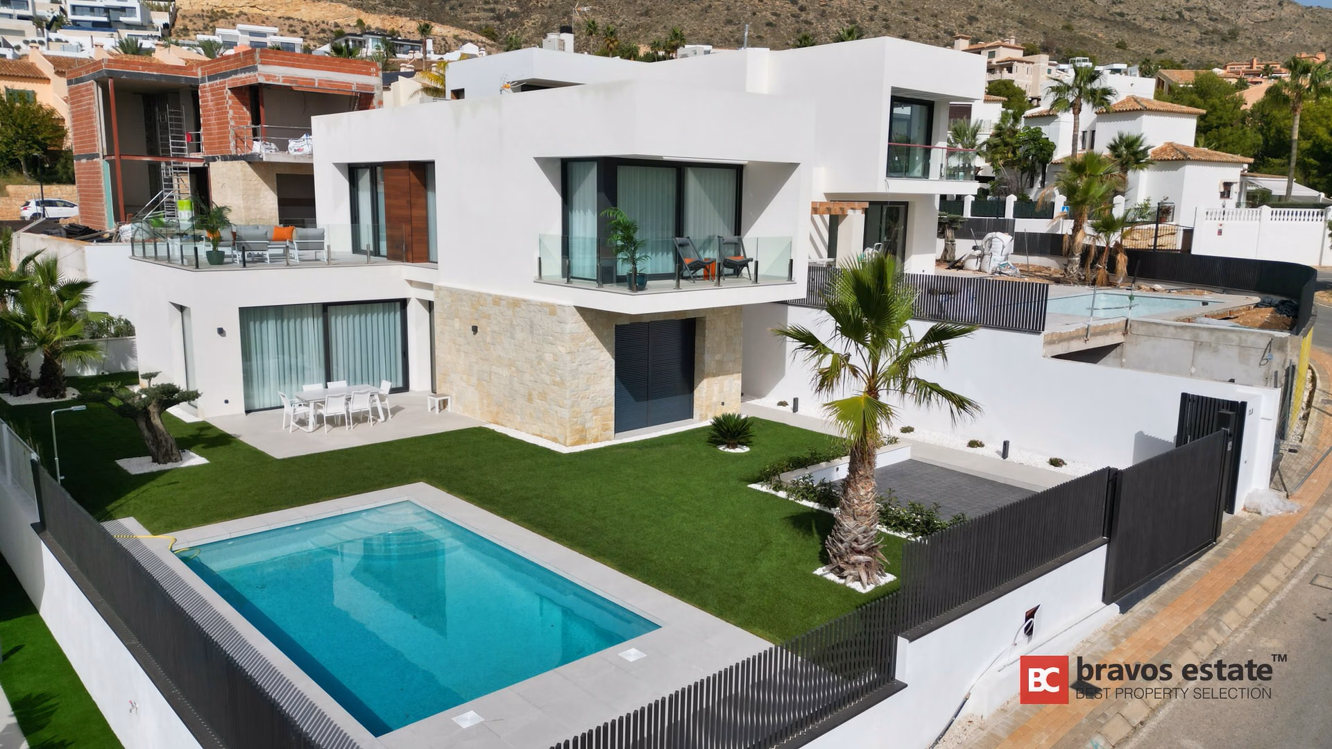 Villa de Obra Nueva de 3 Dormitorios en Finestrat 1