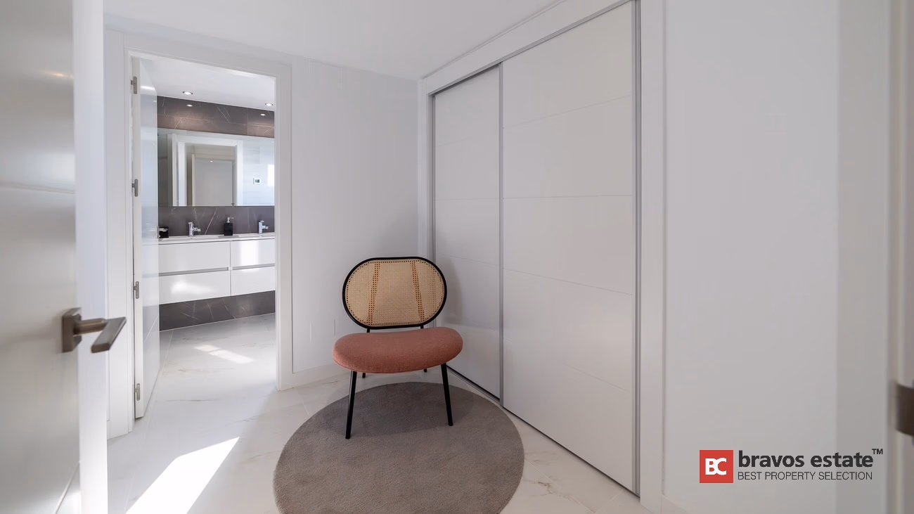 Seafront 3-Bedroom Apartment in Punta Prima - 30