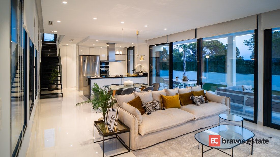 Spacious 3-Bedroom Villa in Finestrat · 282 m² - 3