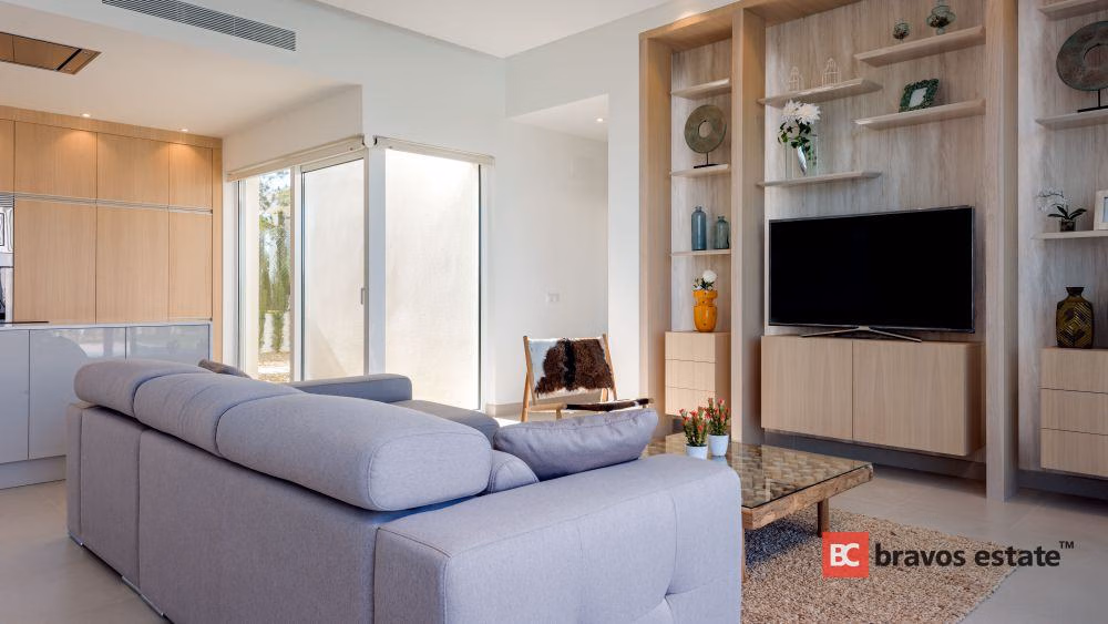 Spacious 3-Bedroom Villa in Las Colinas · 254 m² - 8