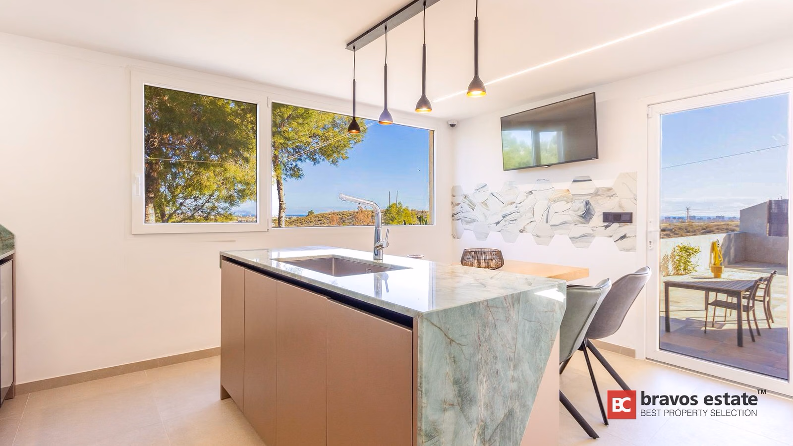 Spacious 4-Bedroom Bungalow in Mutxamel - 8