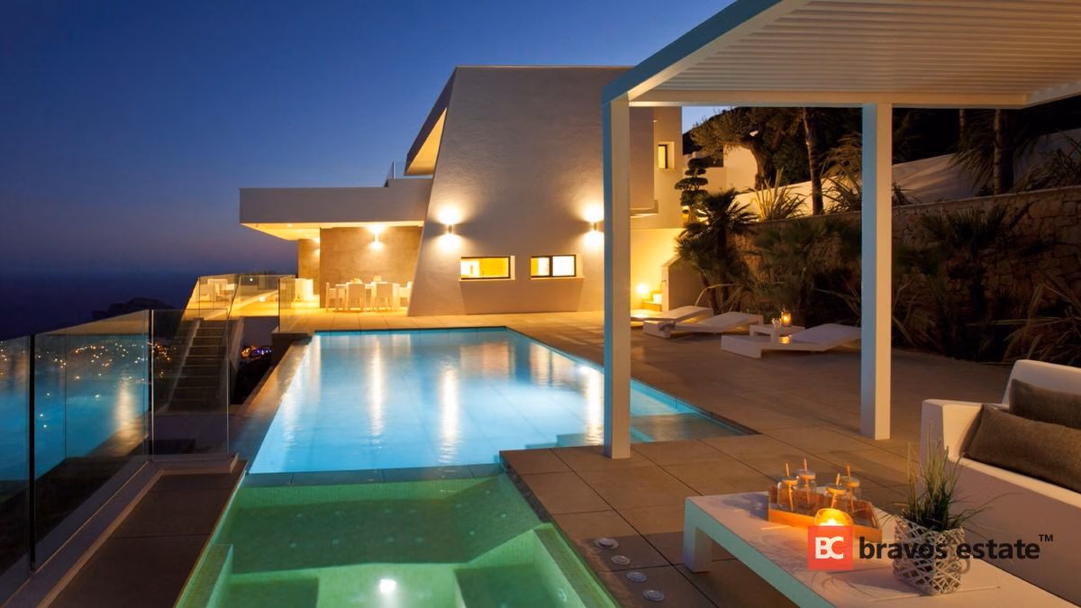 Luxury 4-Bedroom Villa in Cumbre del Sol - 5