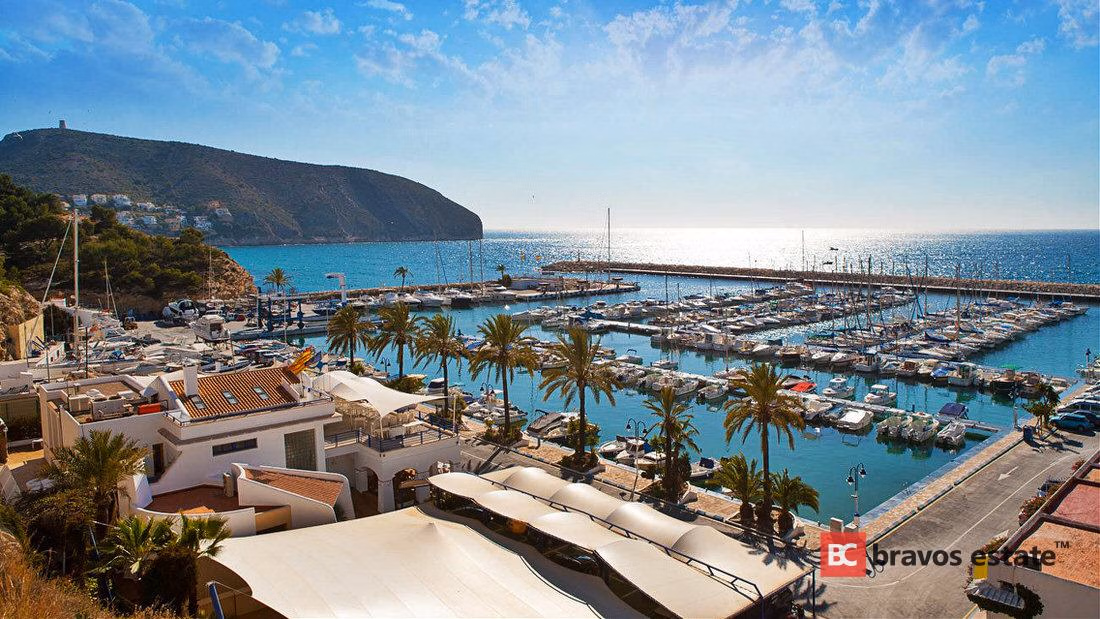Spacious 4-Bedroom Villa in Cumbre del Sol · 473 m² - 7