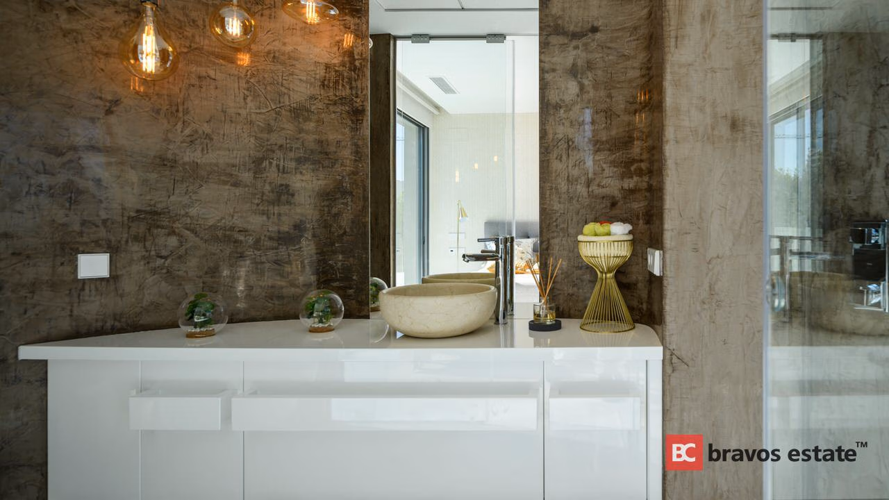 Spacious 4-Bedroom Villa in Finestrat · 331 m² - 13