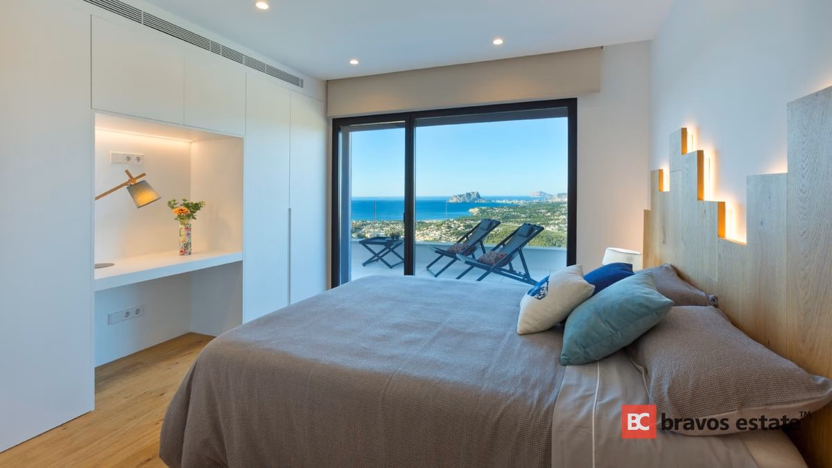 Luxury 4-Bedroom Villa in Cumbre del Sol - 11