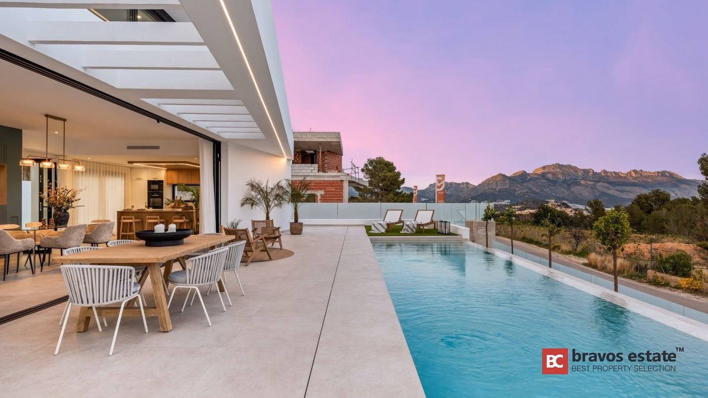 Villa with 140 m² Basement and Solar Power in La Nucía - 8