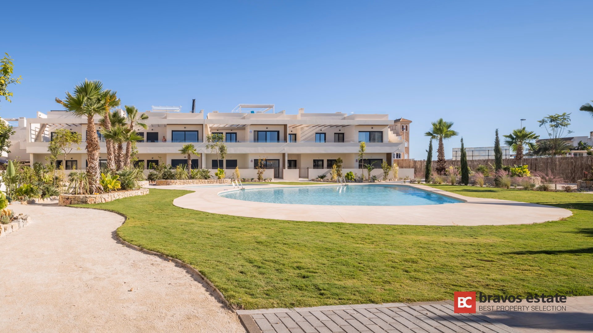 Seafront 2-Bedroom Apartment in Torrevieja - 31
