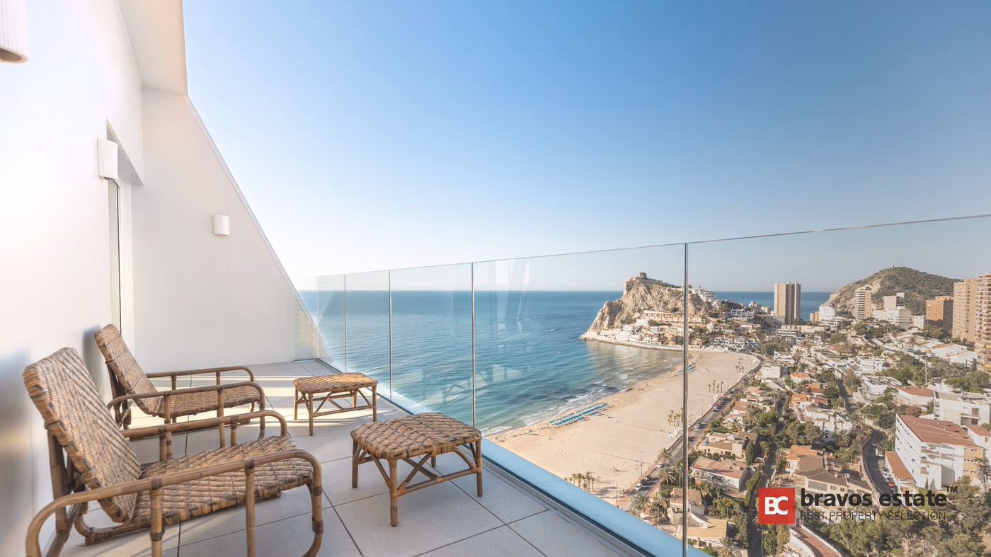 Frontline 2-Bed Apartment on Poniente Beach, Benidorm - 3