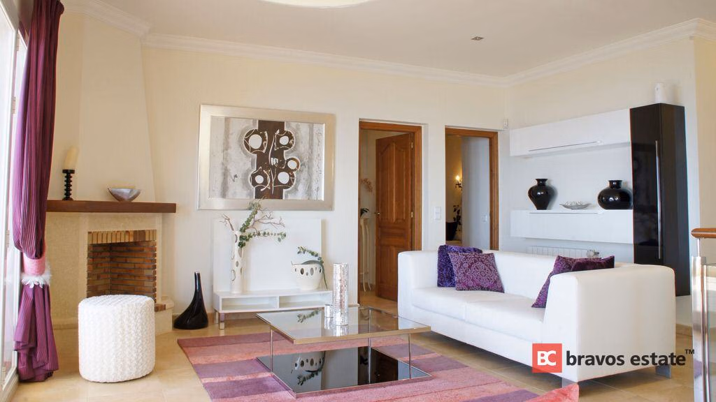Beachside 3-Bedroom Villa in Cumbre del Sol - 8