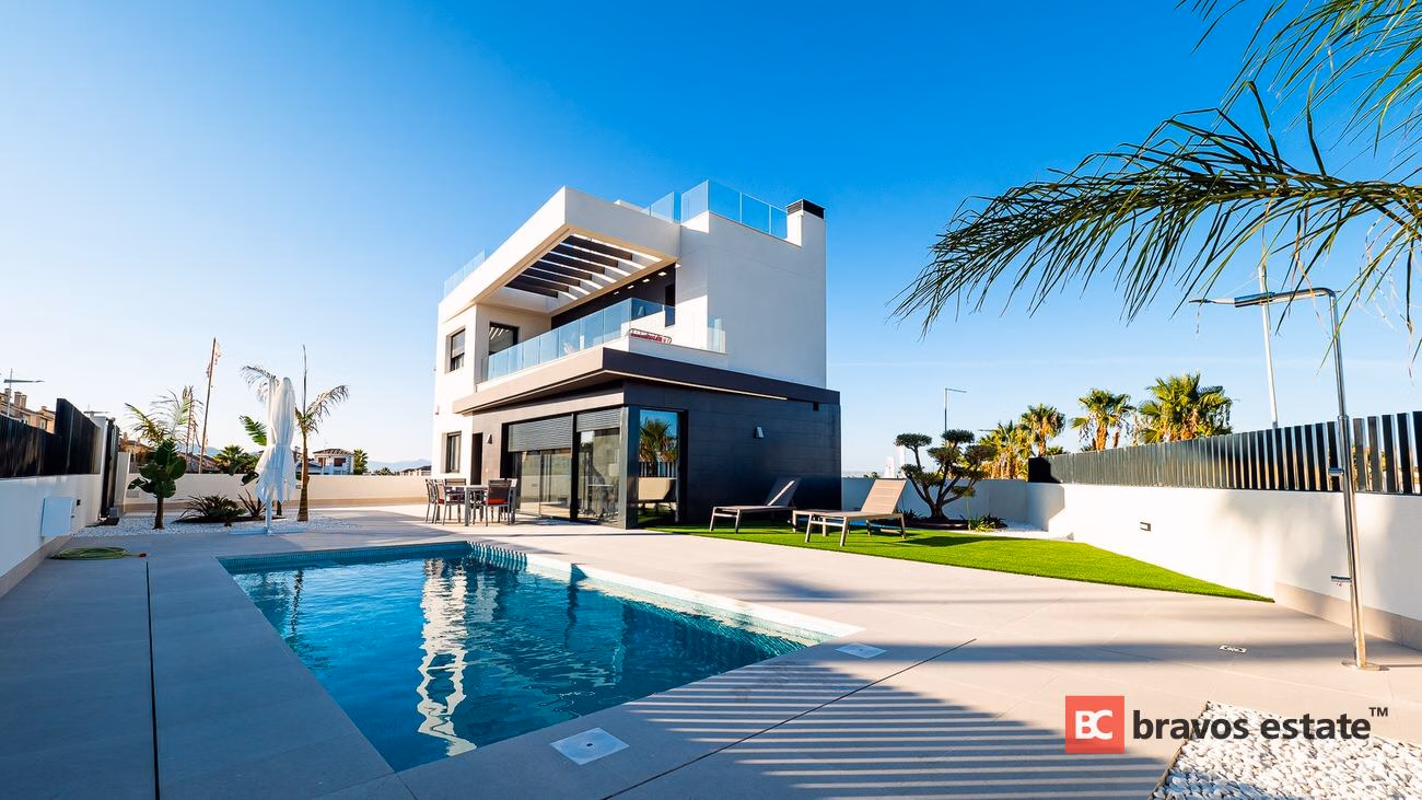 Villa de Obra Nueva de 5 Dormitorios en Torrevieja - 1
