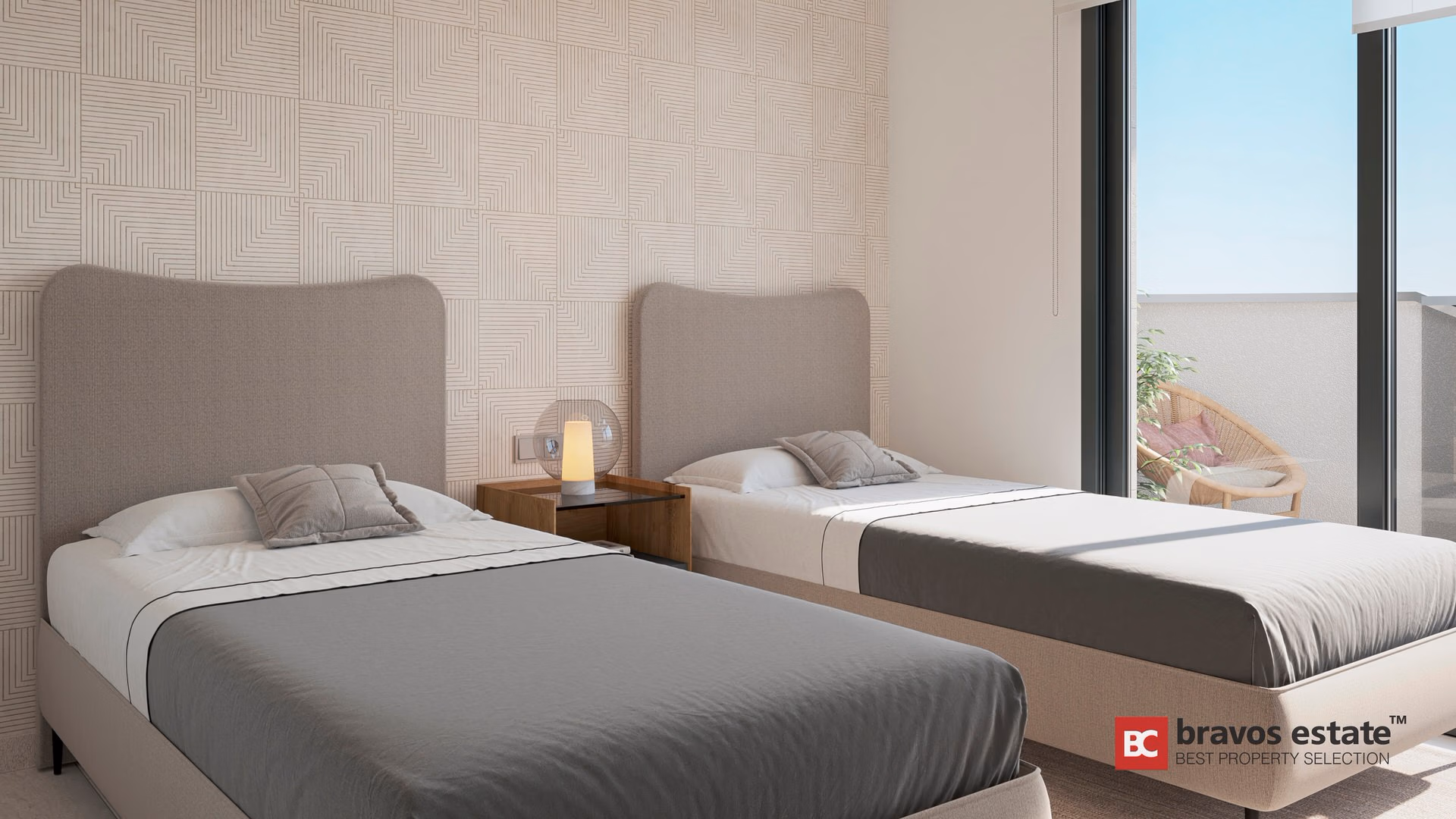 Dormitorio doble en TM Tower Playa de Poniente con papel pintado geométrico y acceso a terraza acristalada