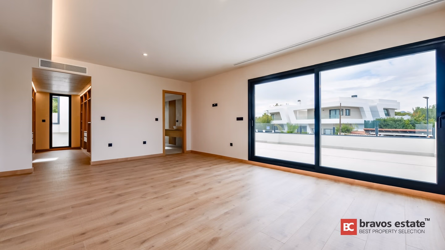 Villa with Elevator and En-Suite Bedrooms in Alfaz del Pi - 4