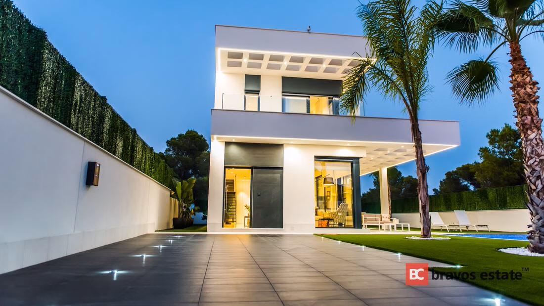 Spacious 3-Bedroom Villa in Finestrat · 282 m² - 15