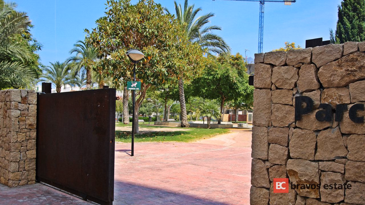 Beachside 4-Bedroom Apartment in El Campello · 141 m² - 16