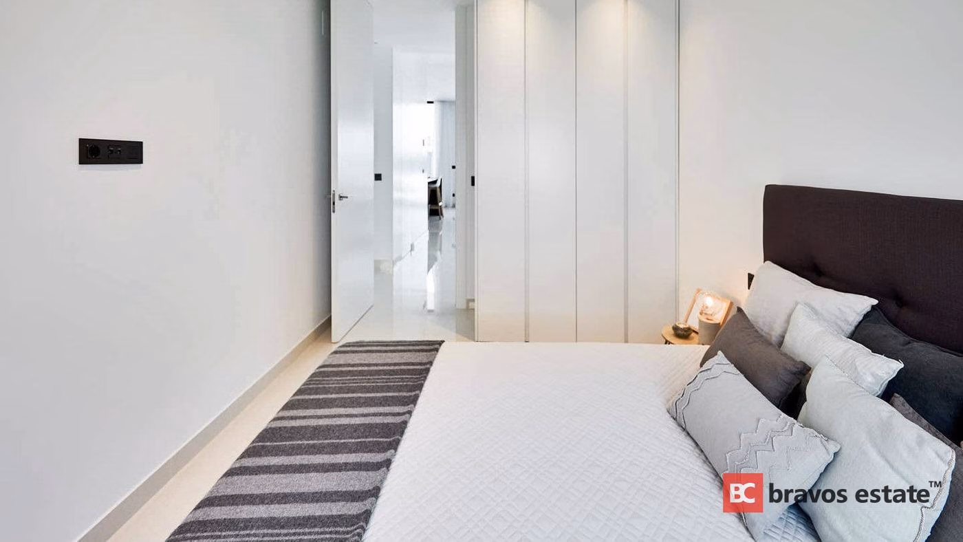 Villa con techos de 3,2 m y vistas al mar en las colinas de Benidorm - 11