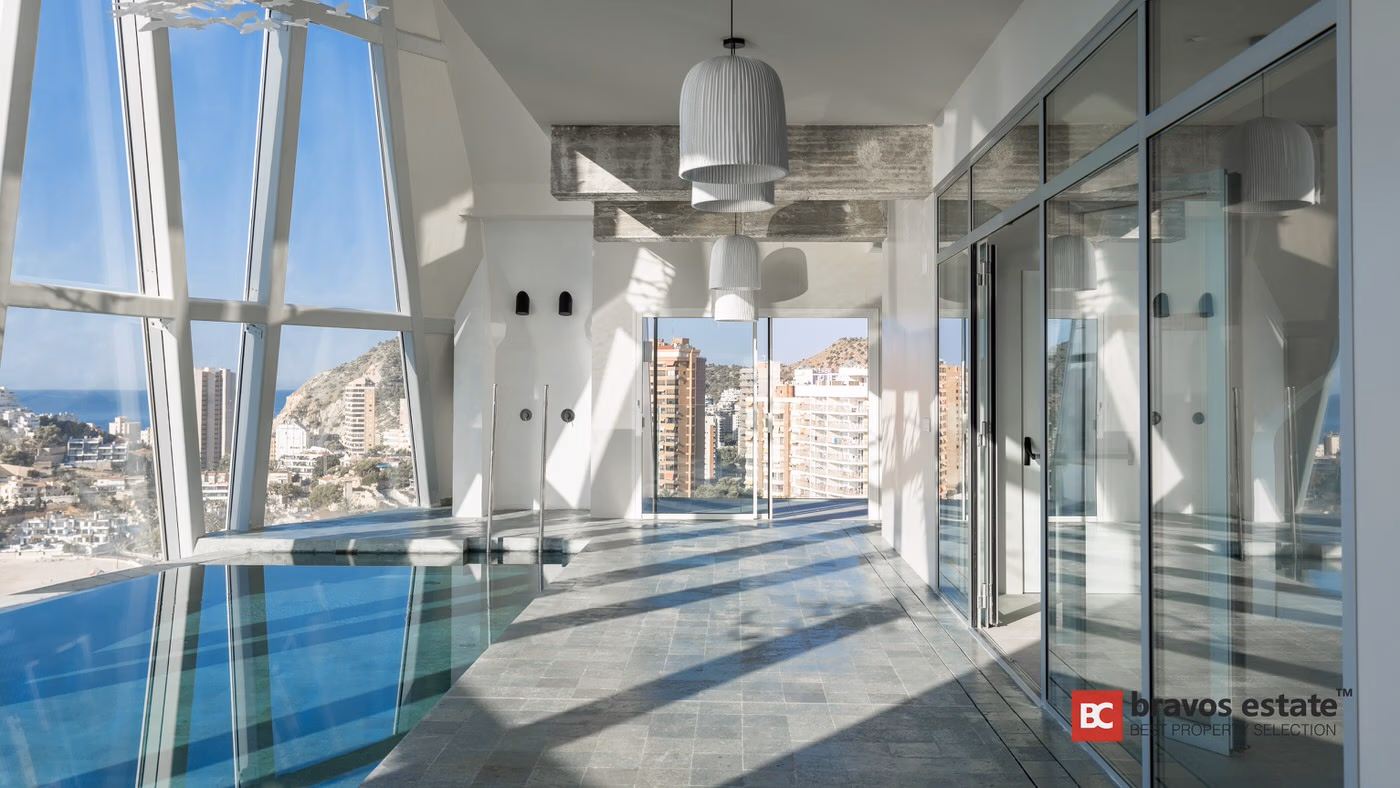 Frontline 2-Bed Apartment on Poniente Beach, Benidorm - 24