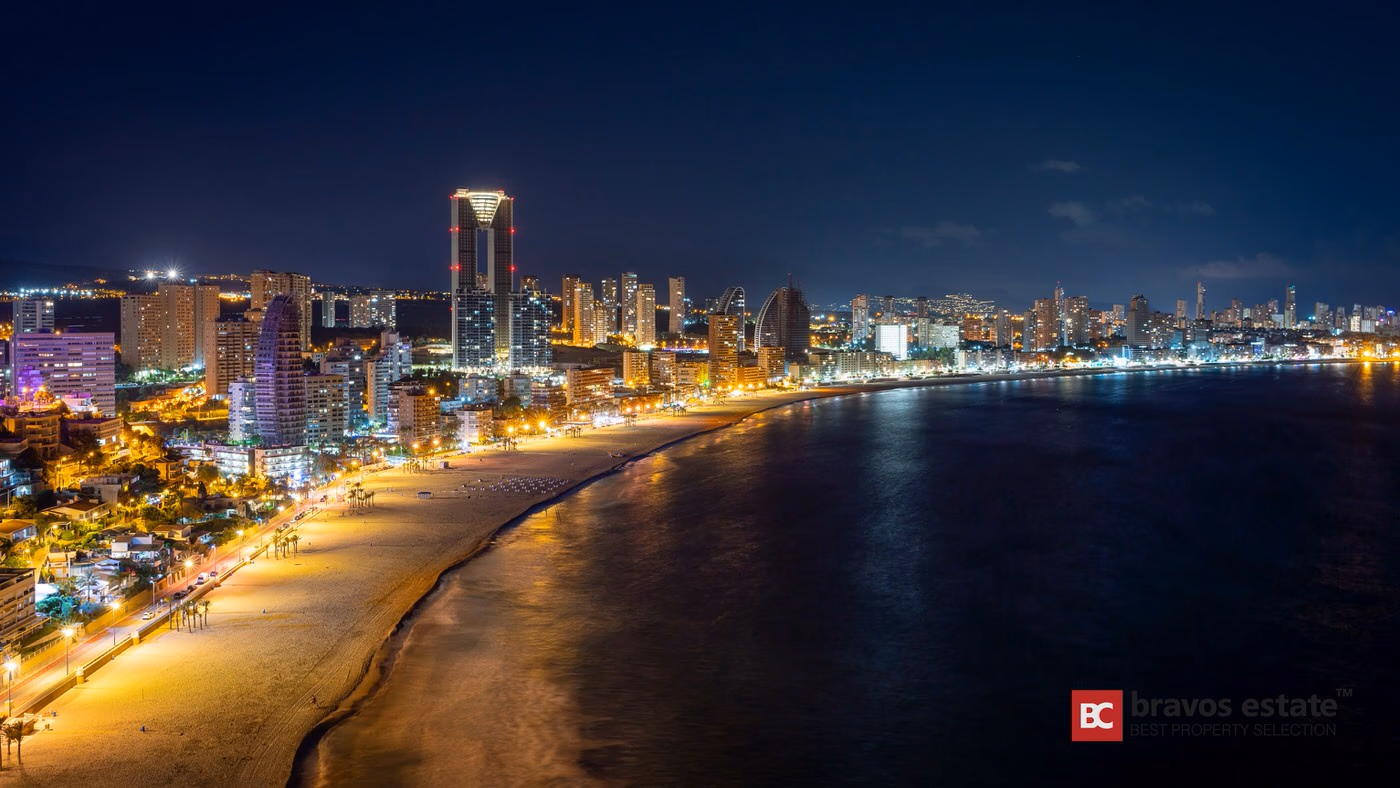 Beachside 2-Bedroom Apartment in Benidorm - 37