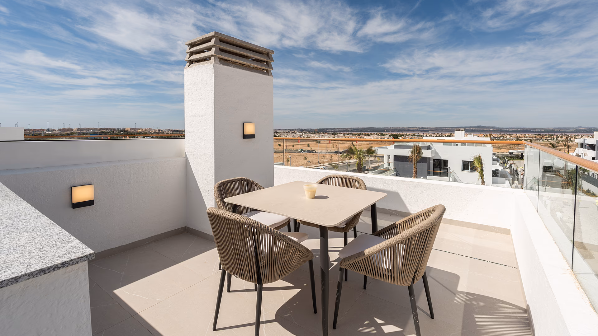 Terraza-comedor en la azotea con vistas