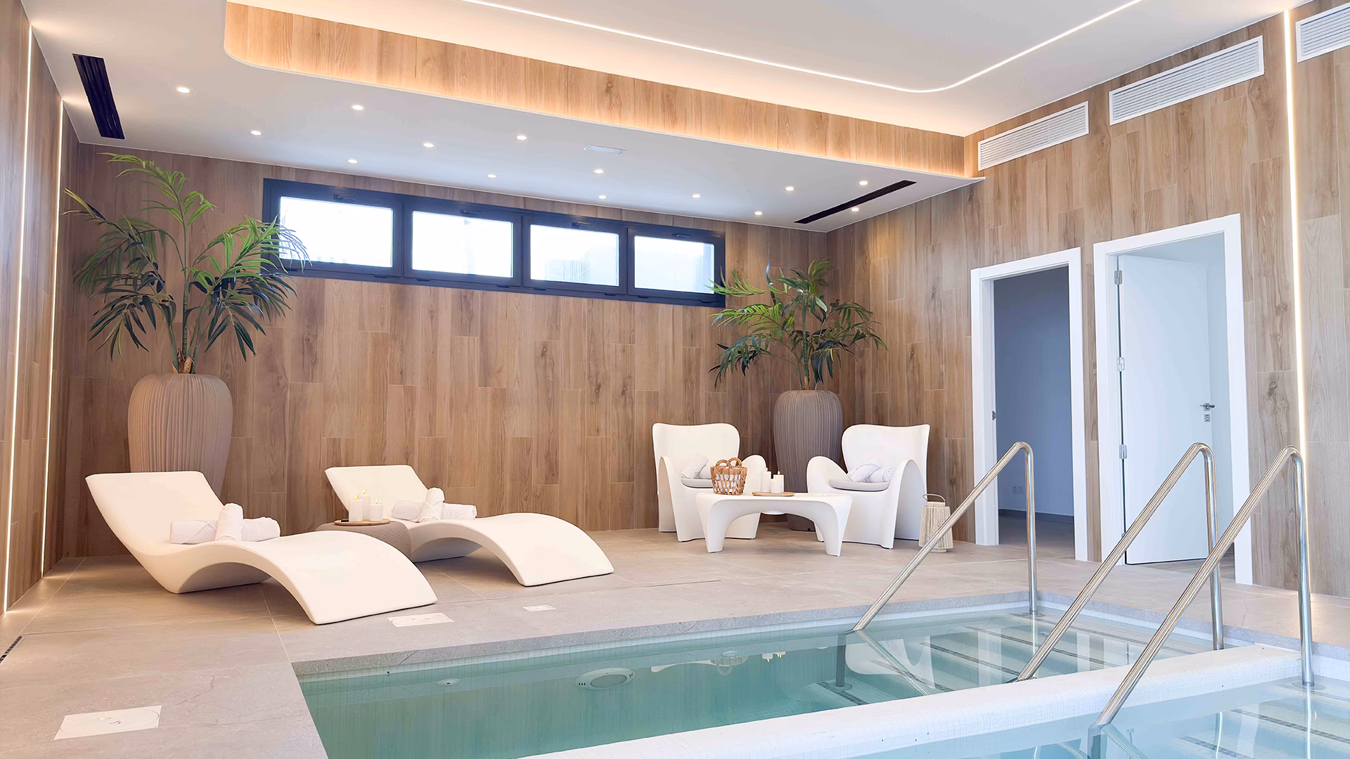 Piscina climatizada cubierta y spa
