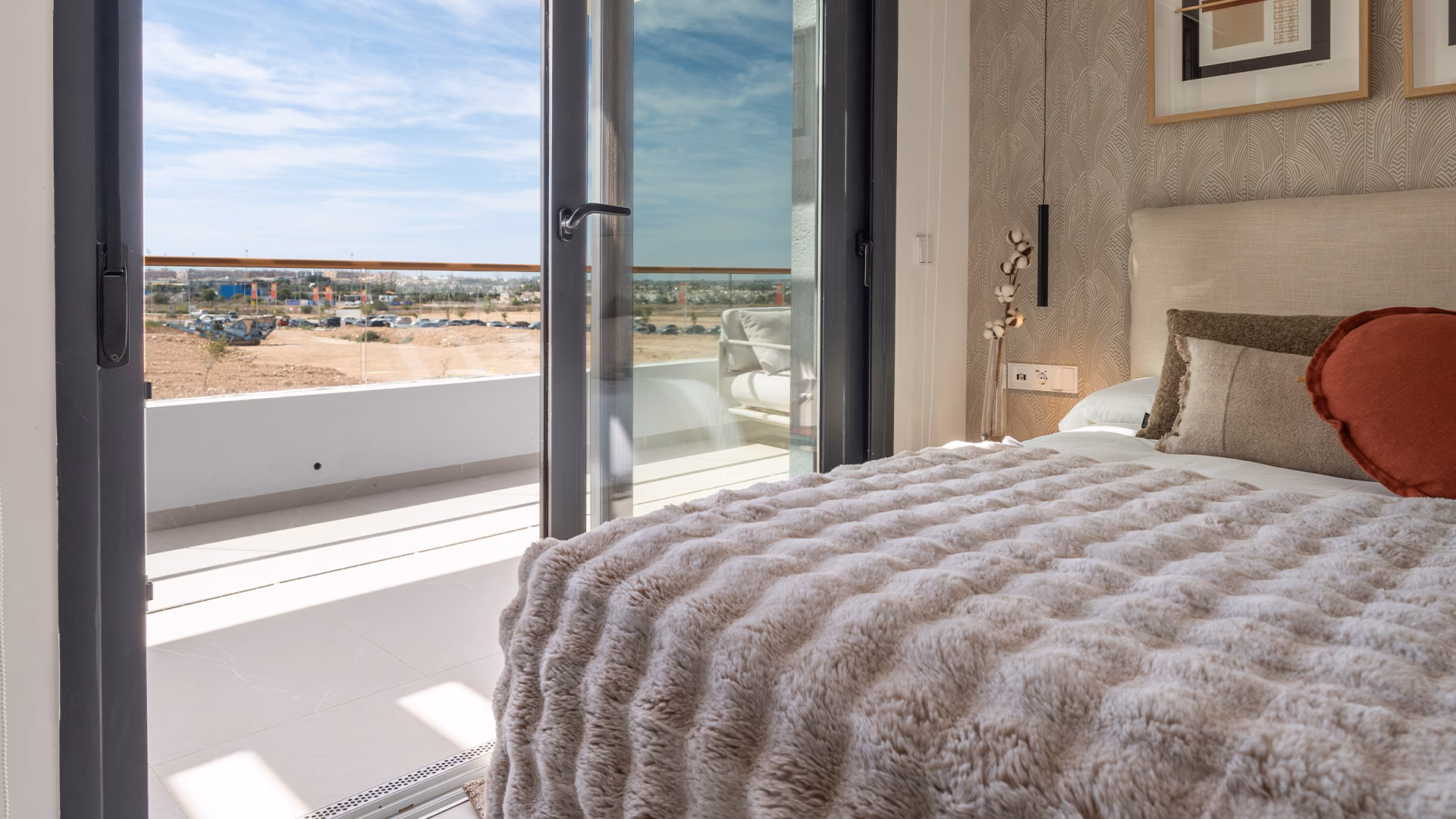 Dormitorio con vistas a la azotea