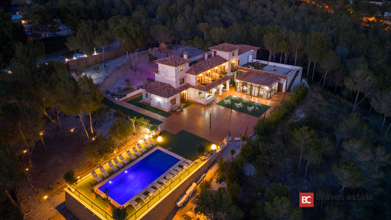 Villa De Lujo de 12 Dormitorios en Finestrat - 15