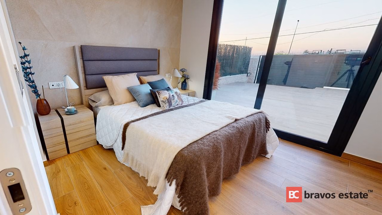 Beachside 4-Bedroom Villa in El Campello · 220 m² - 9