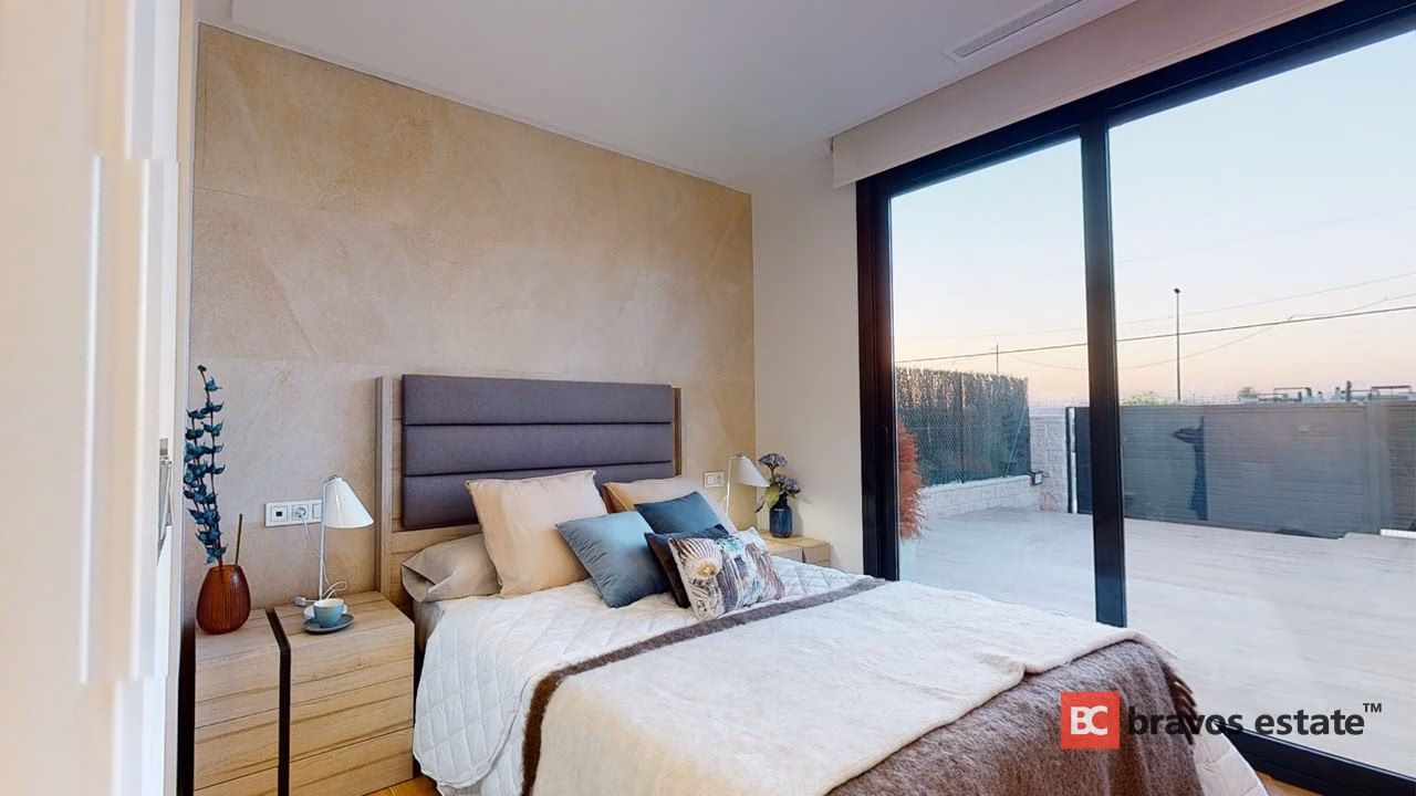 Beachside 4-Bedroom Villa in El Campello · 220 m² - 17