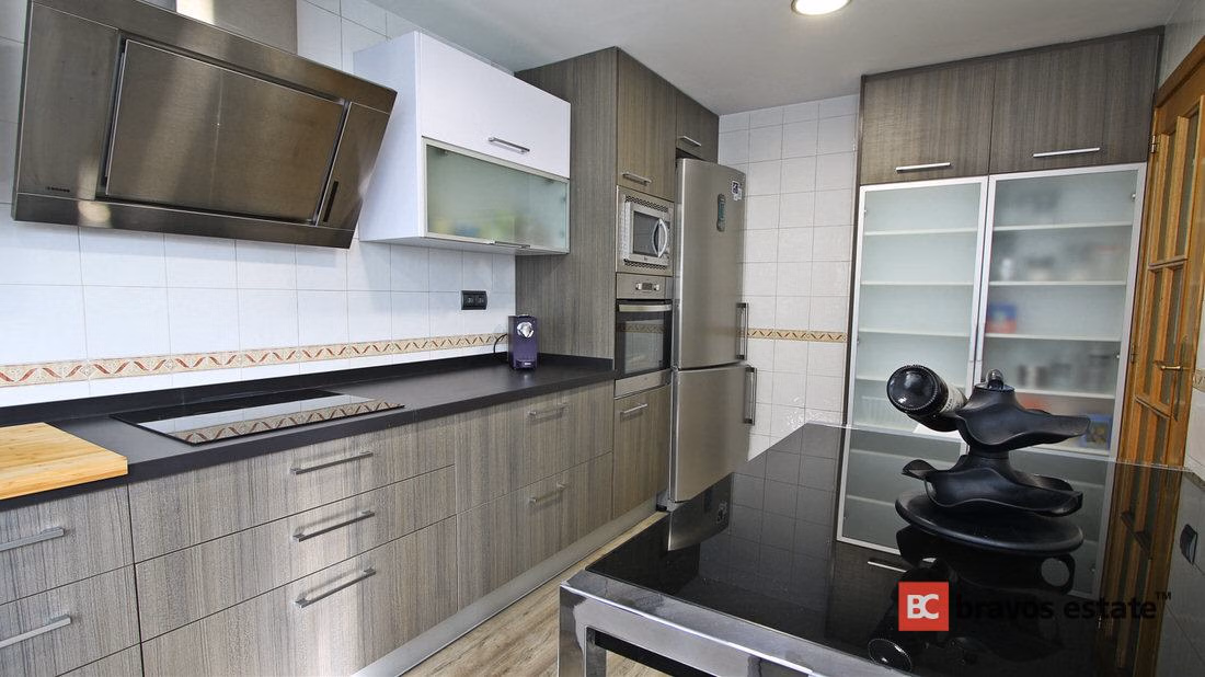 Spacious 4-Bedroom Bungalow in Playa de San Juan - 7