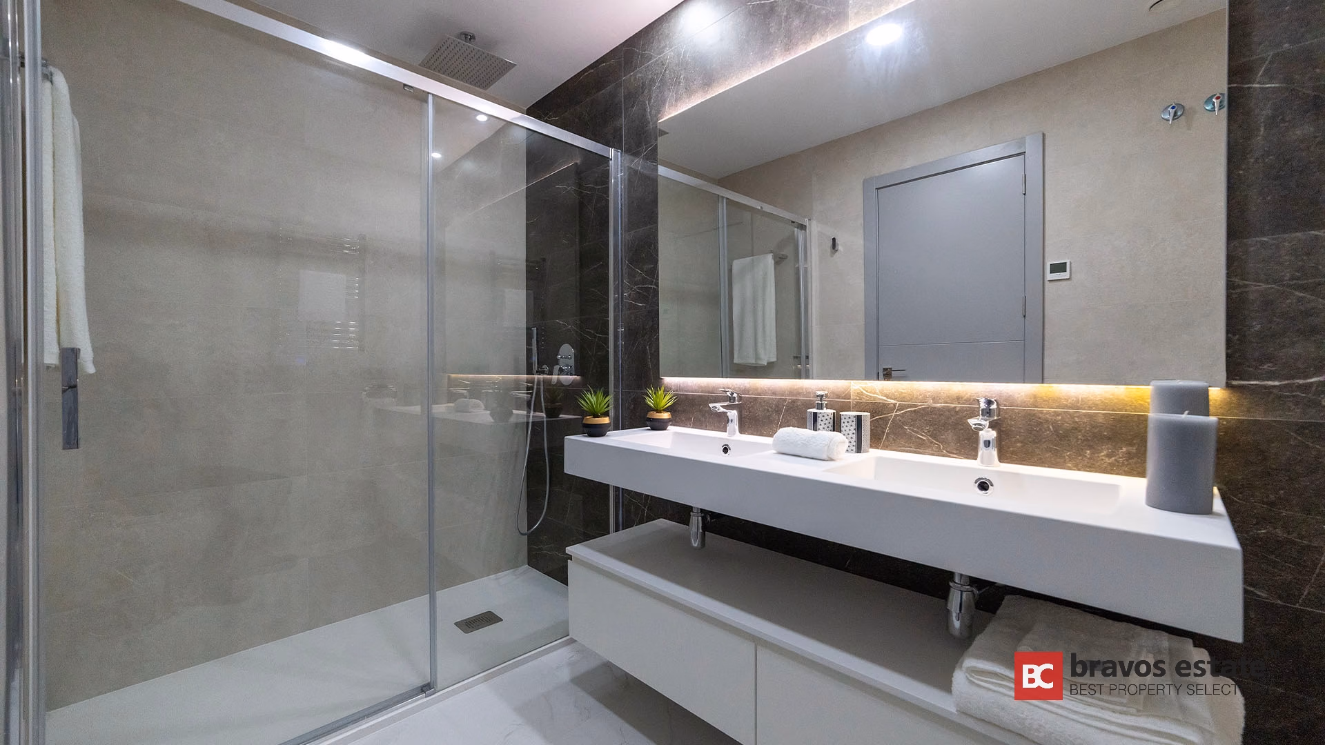 Seafront 2-Bedroom Apartment in Benidorm · 110 m² - 16