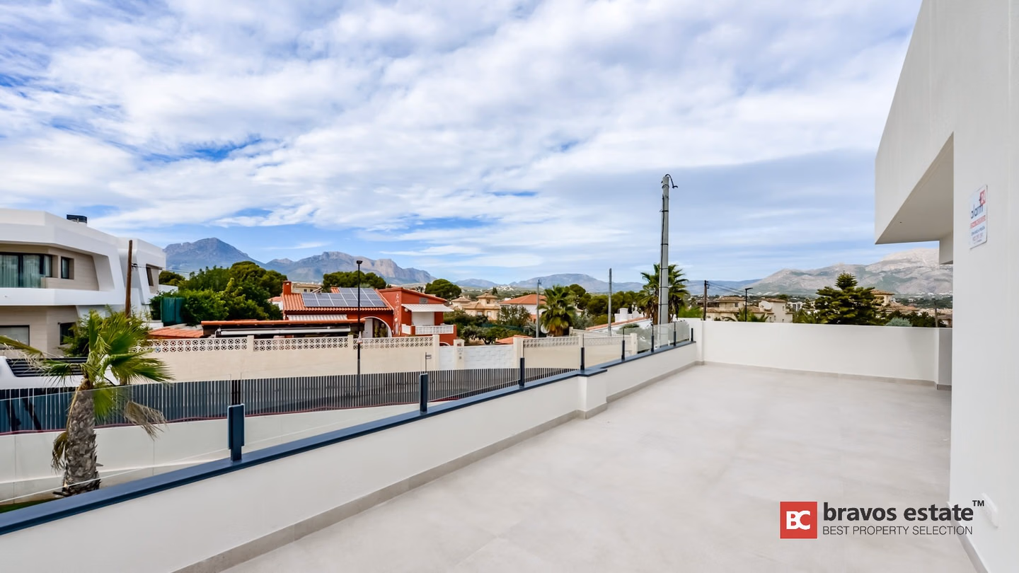 Villa with Elevator and En-Suite Bedrooms in Alfaz del Pi - 34