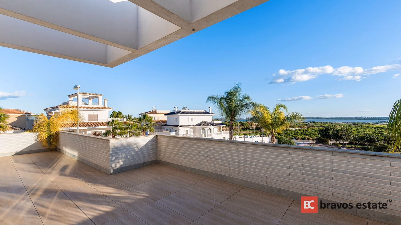Spacious 5-Bedroom Villa in Ciudad Quesada · 371 m² - 12
