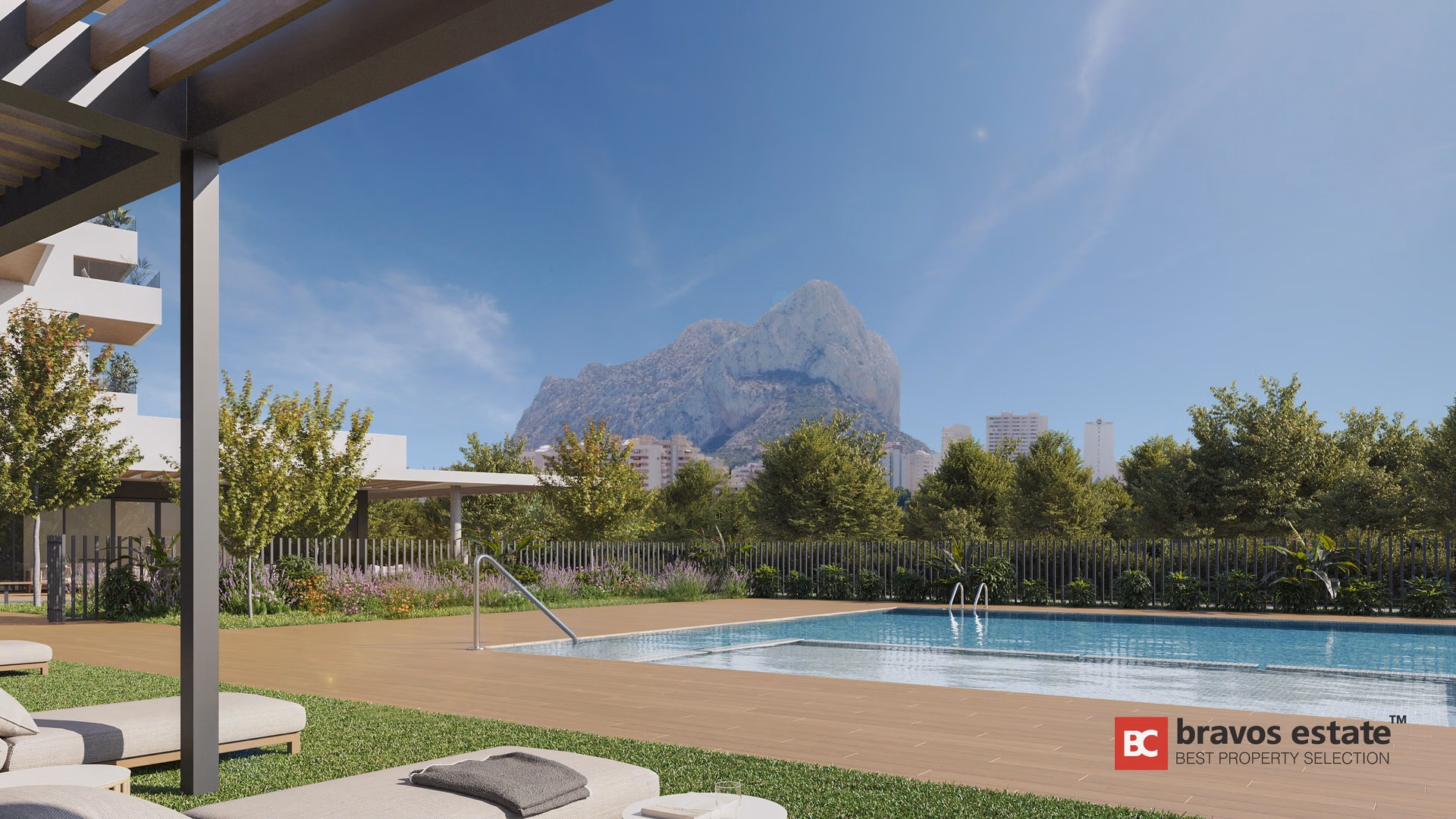 Piscina resort con pérgola de sombra en Lagune Homes