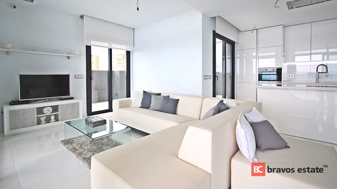 Seafront 2-Bedroom Apartment in Benidorm · 357 m² - 7
