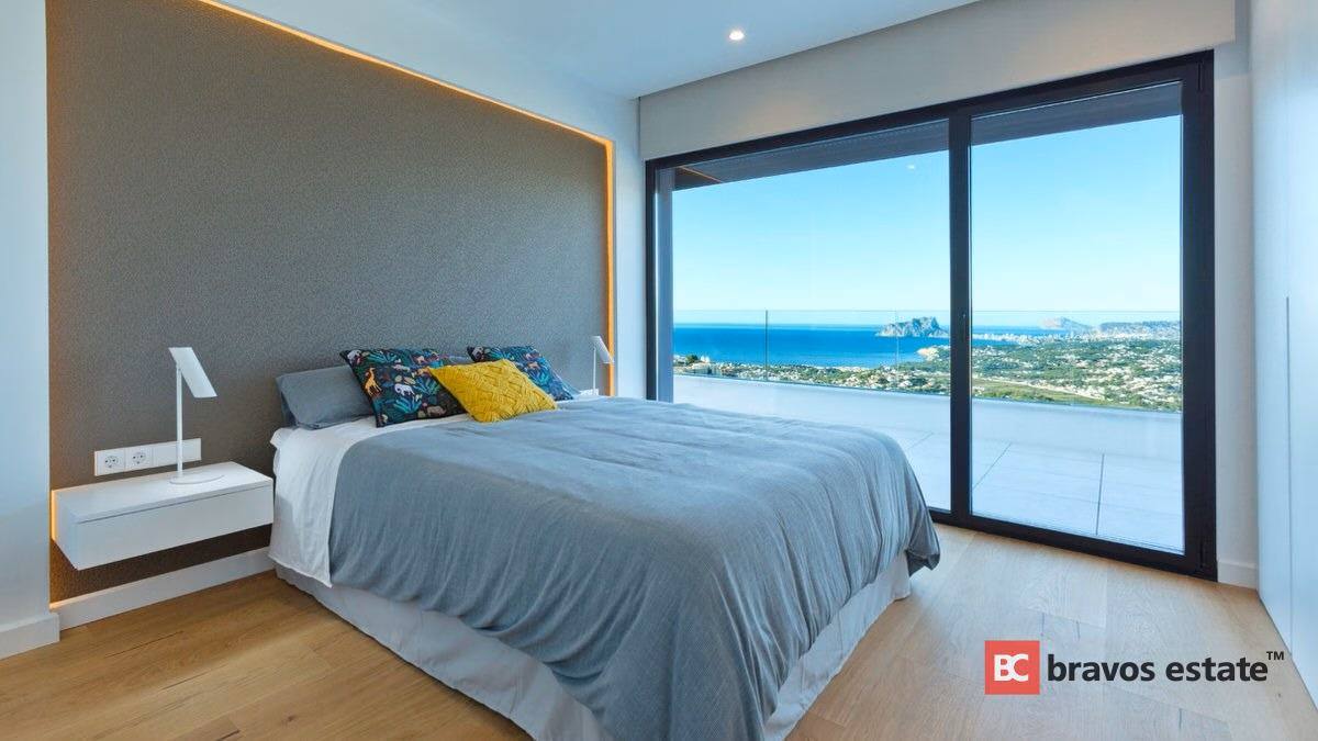 Luxury 4-Bedroom Villa in Cumbre del Sol - 8