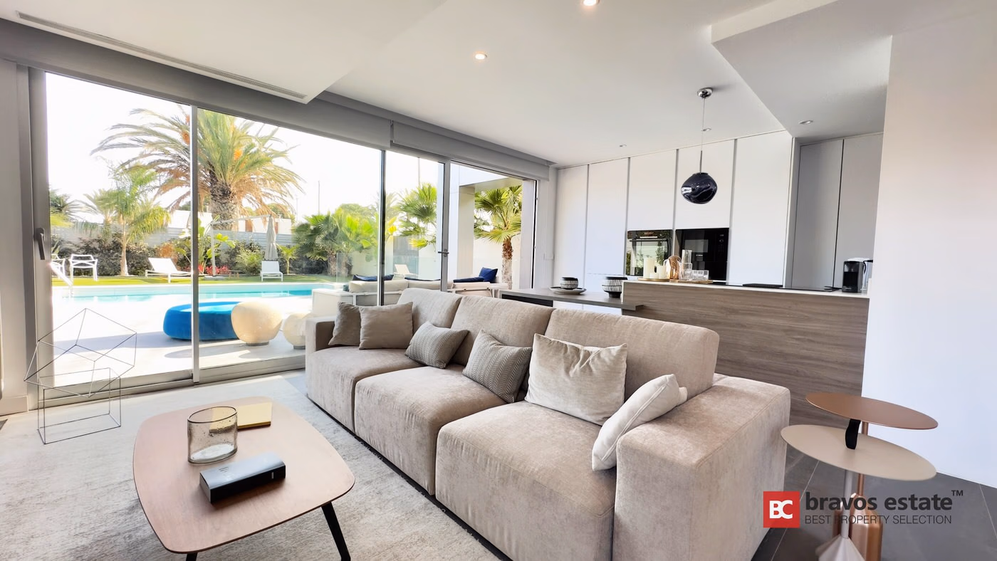 Beachside 7-Bedroom Villa in Playa de San Juan - 6