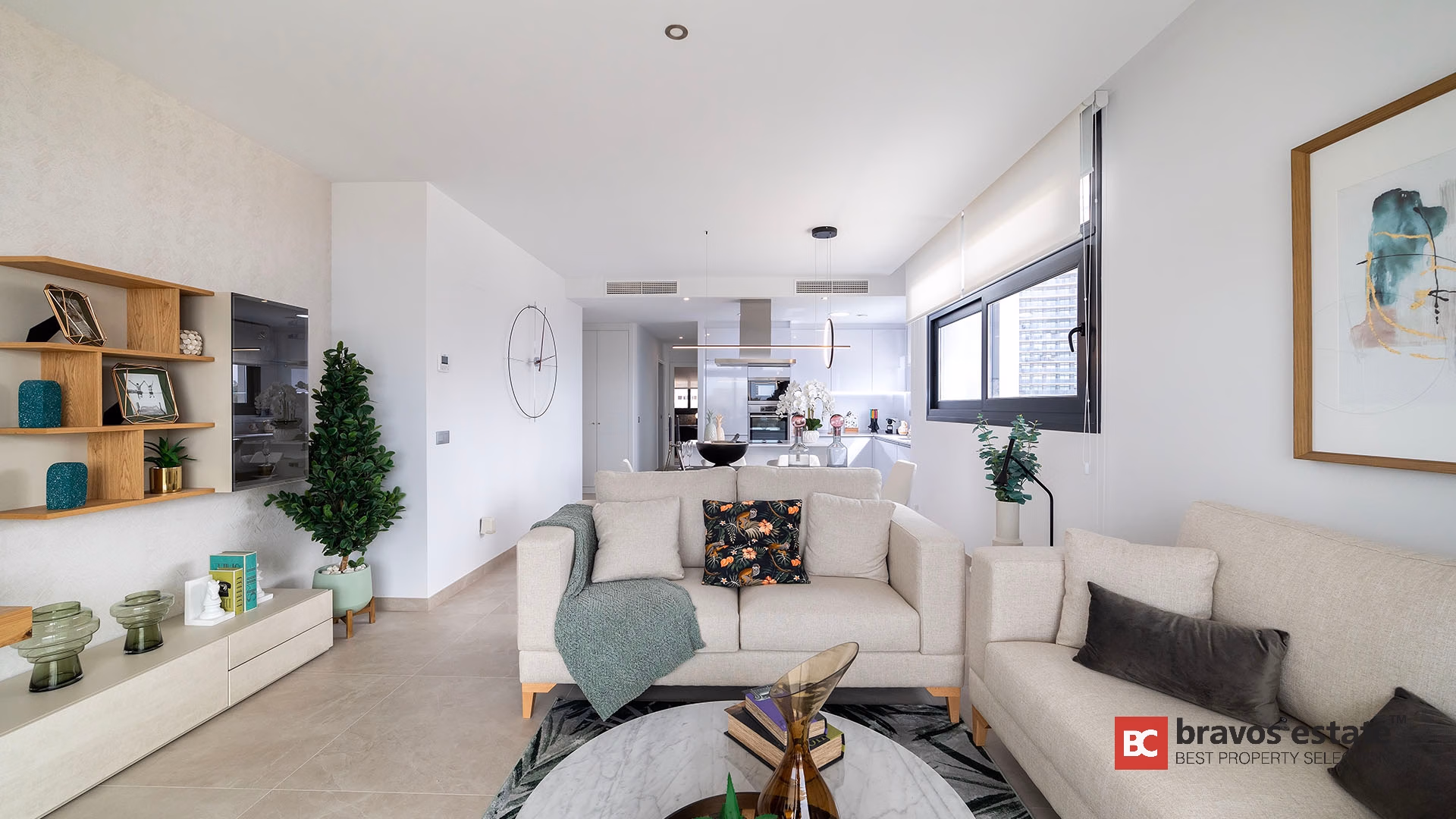Seafront 2-Bedroom Apartment in Benidorm · 110 m² - 12