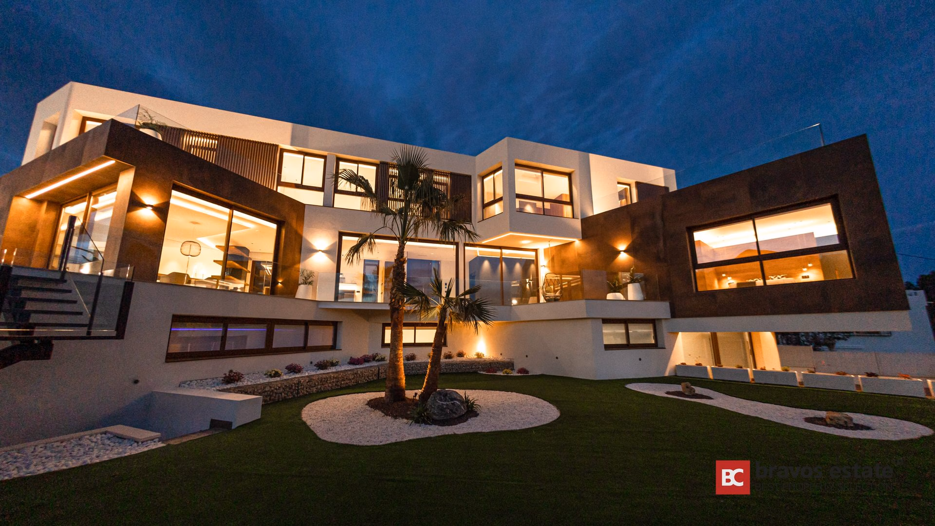 Villa De Lujo de 4 Dormitorios en La Nucía 1