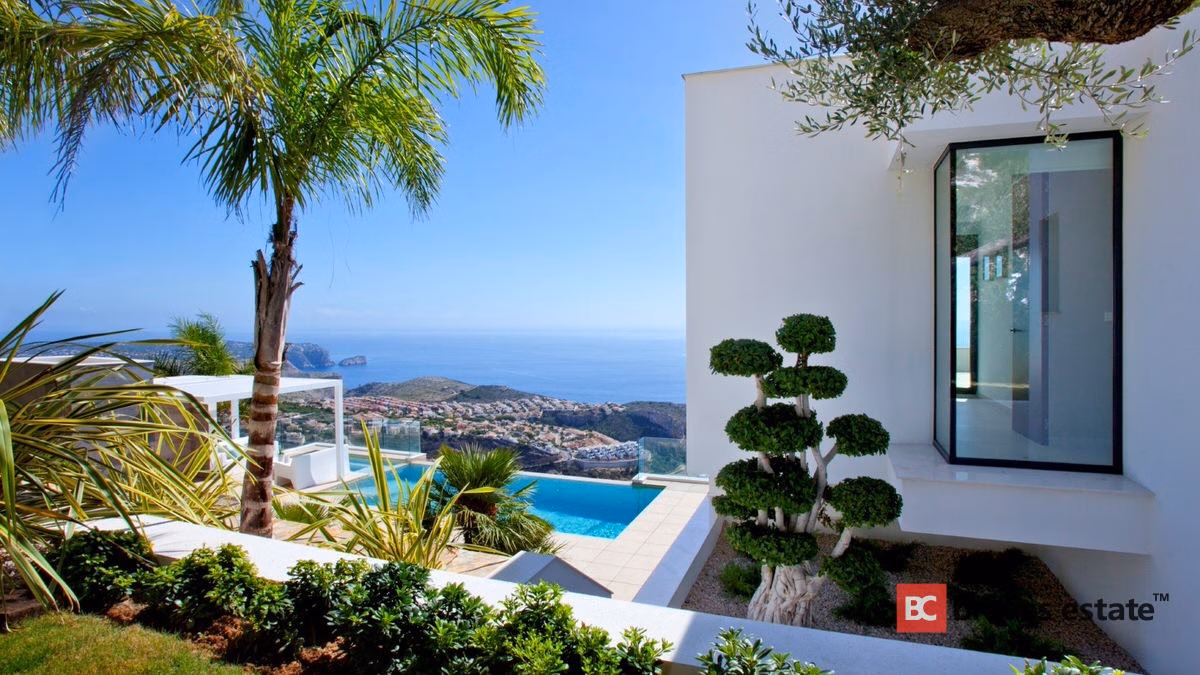 Luxury 4-Bedroom Villa in Cumbre del Sol - 3
