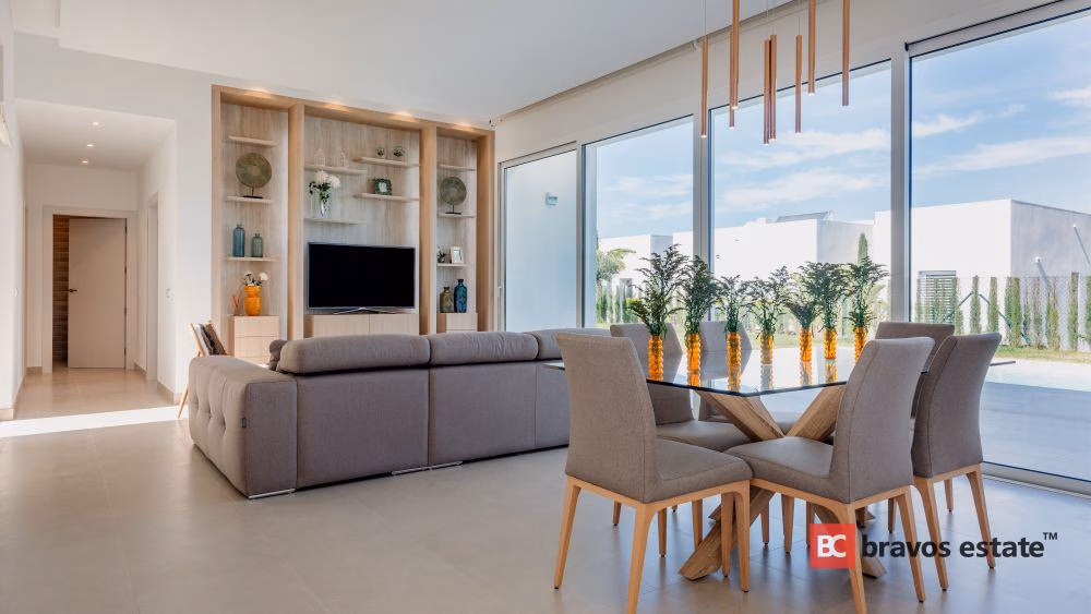 Spacious 3-Bedroom Villa in Las Colinas · 254 m² - 7