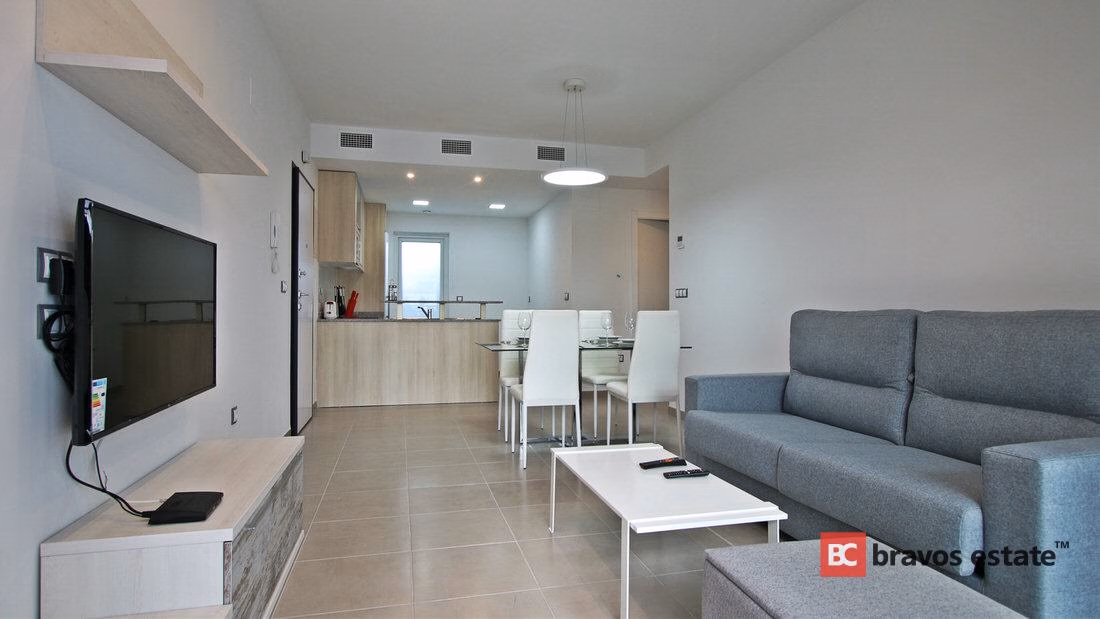 Beachside 2-Bedroom Apartment in Arenales del Sol · 113 m² - 7