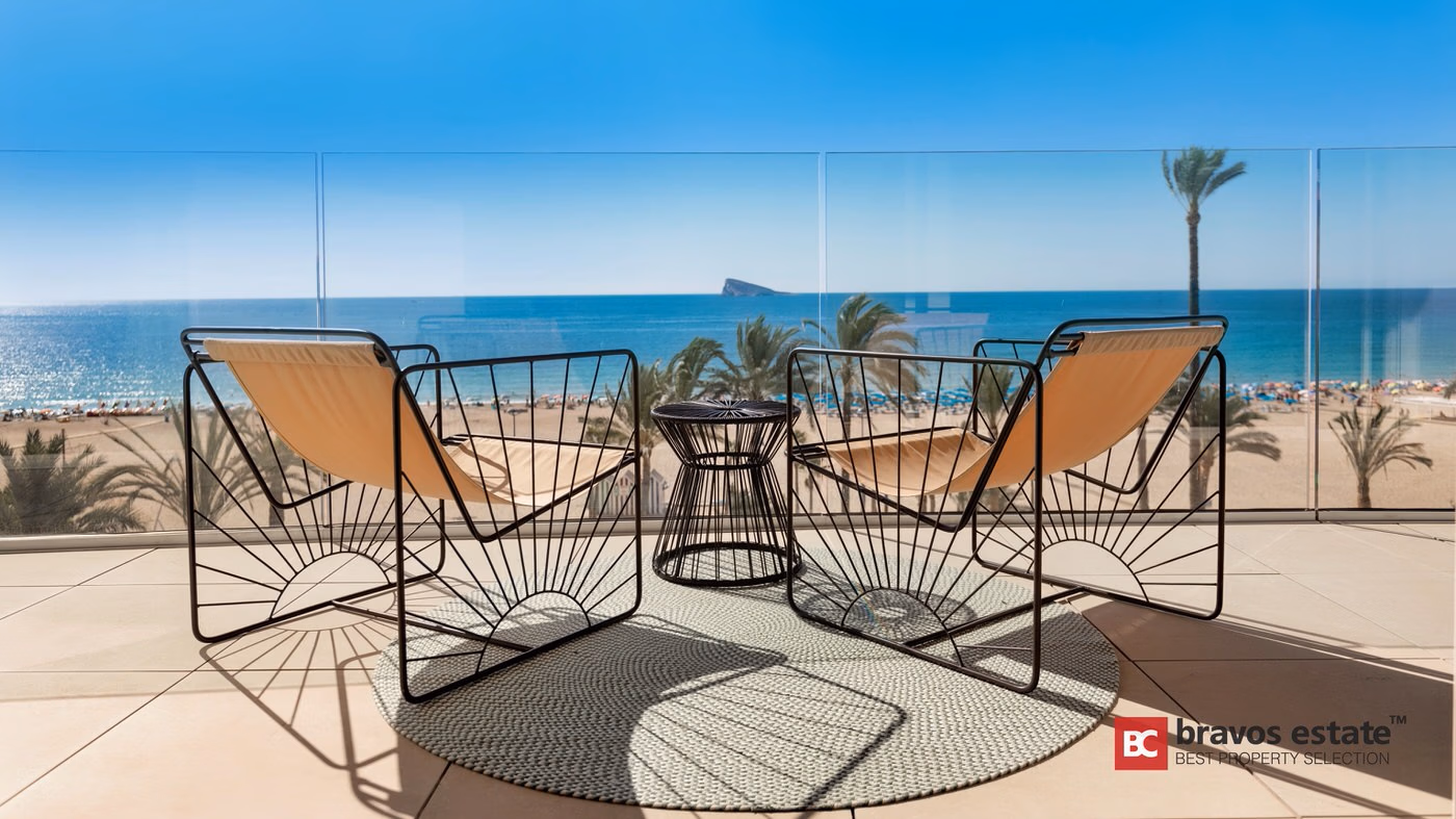 Seafront 3-Bedroom Apartment in Benidorm - 1