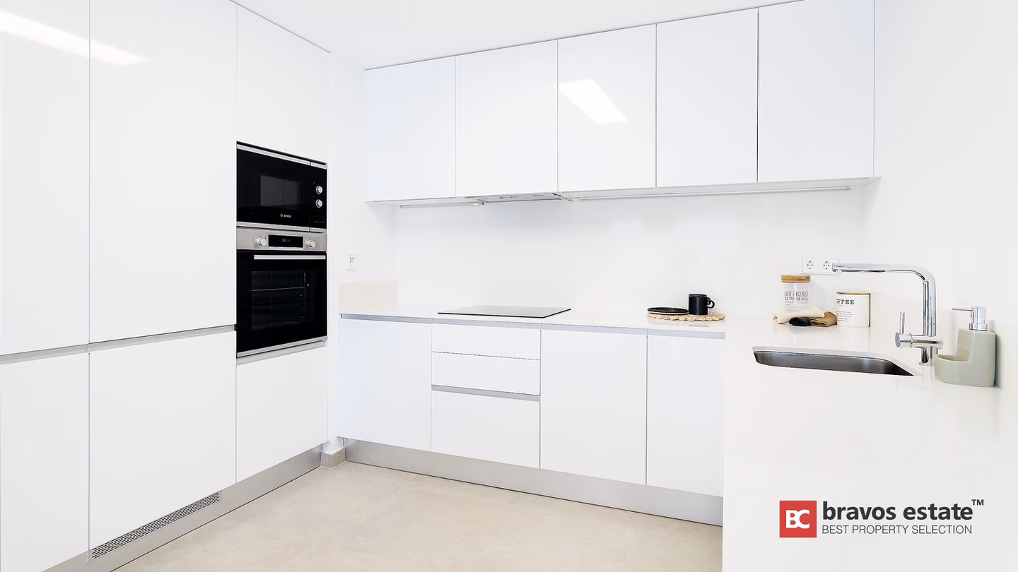 Beachside 2-Bedroom Apartment in Arenales del Sol - 7