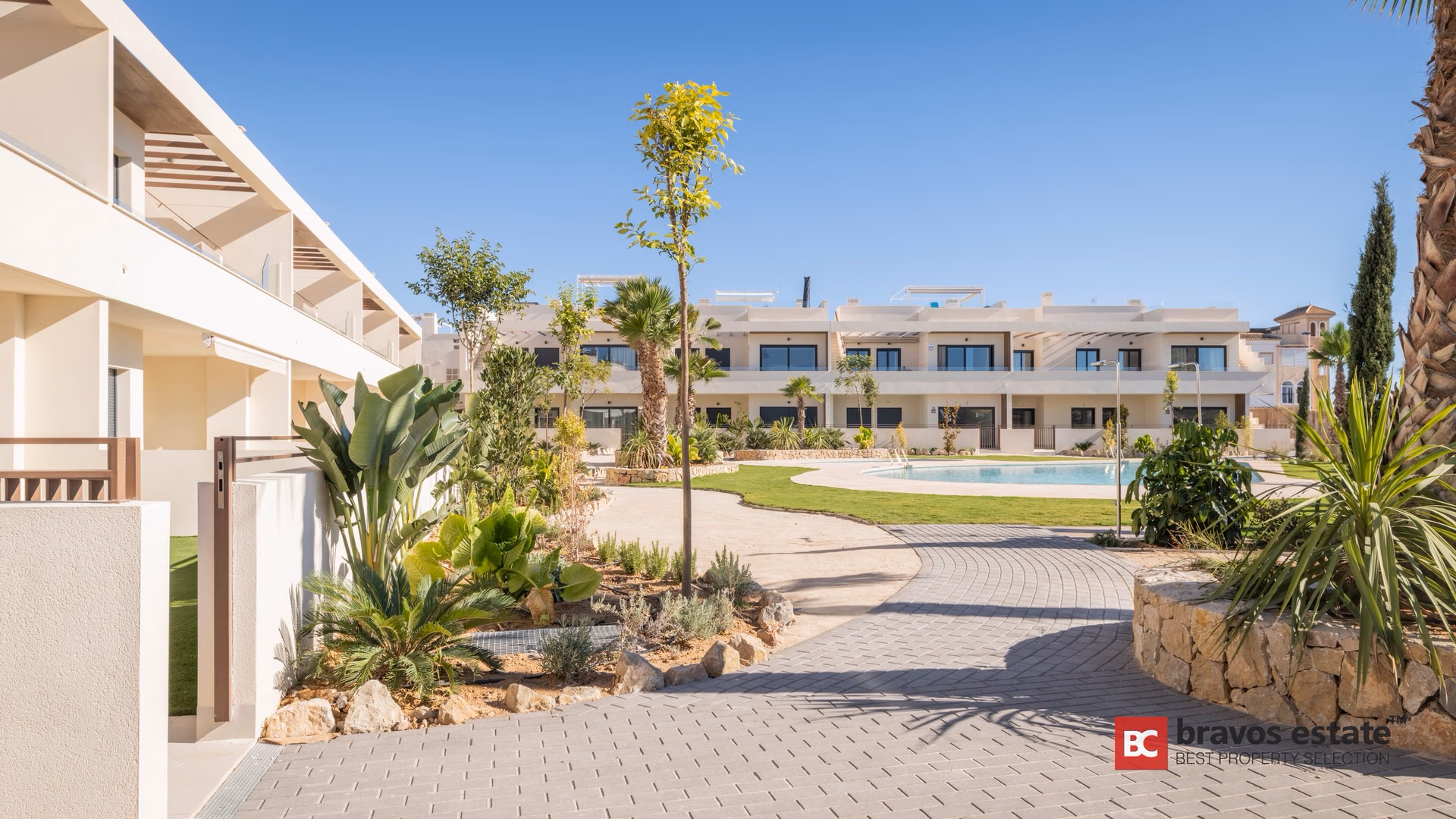 Seafront 2-Bedroom Apartment in Torrevieja - 28
