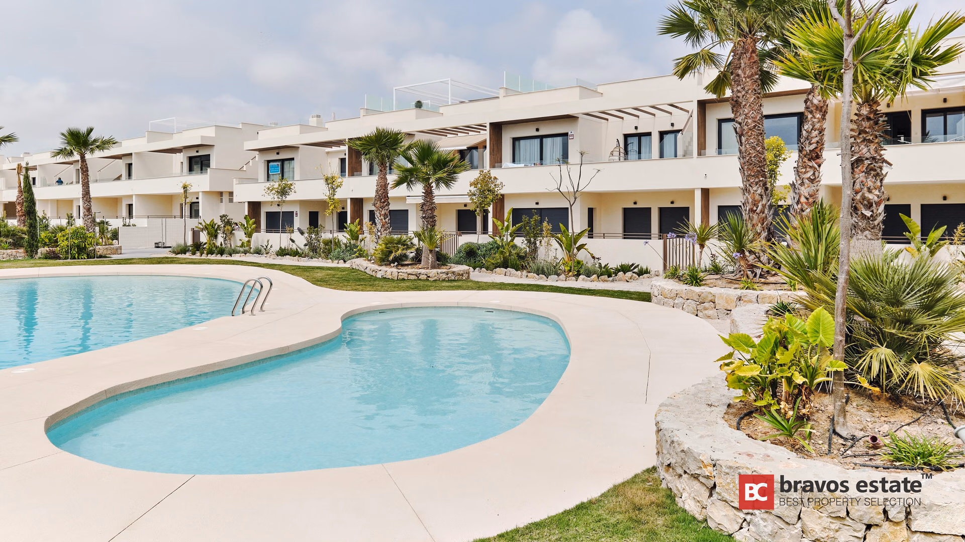 Seafront 2-Bedroom Apartment in Torrevieja - 4