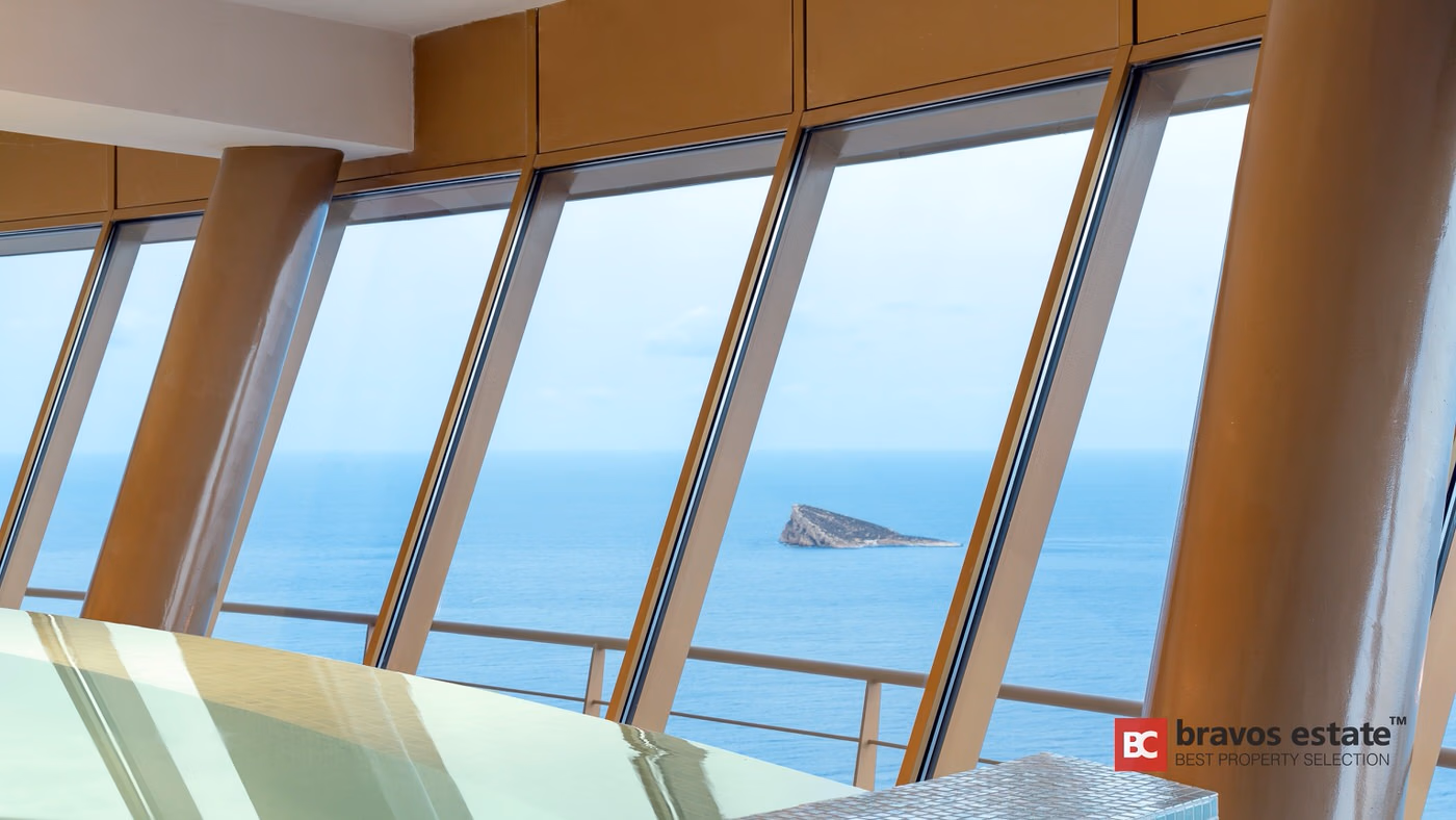 Beachside 2-Bedroom Apartment in Benidorm - 29