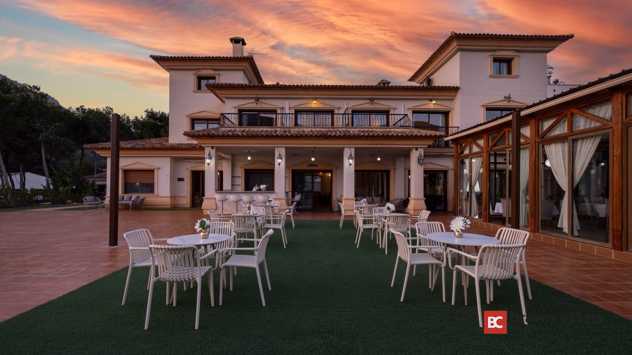 Villa De Lujo de 12 Dormitorios en Finestrat - 90