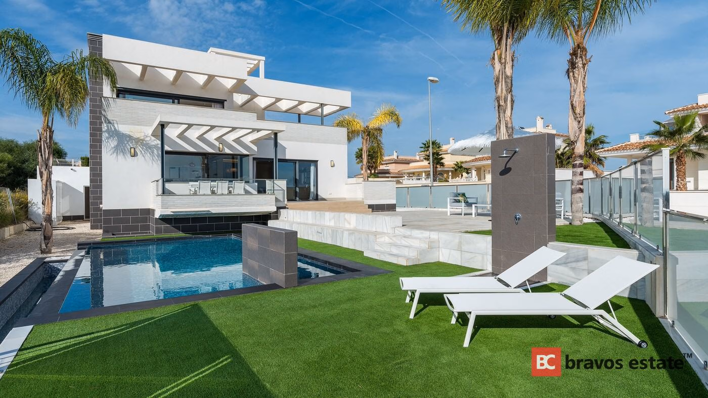 Spacious 5-Bedroom Villa in Ciudad Quesada · 371 m² - 7