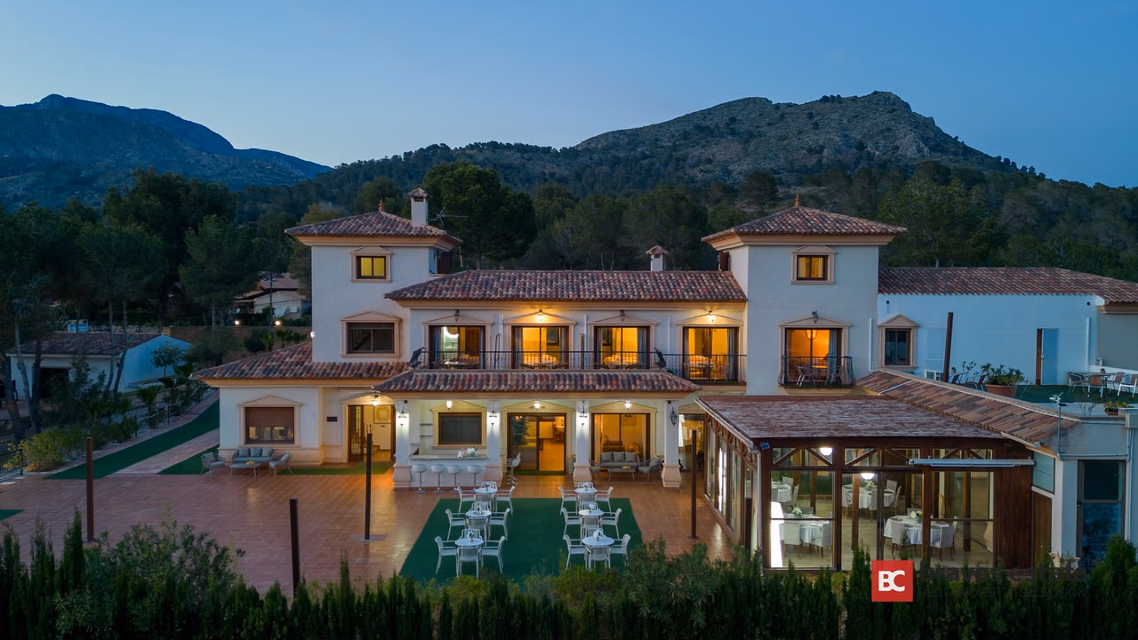 Villa De Lujo de 12 Dormitorios en Finestrat - 16